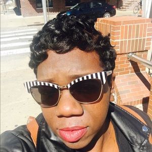 Meet your Posher, Elizabeth